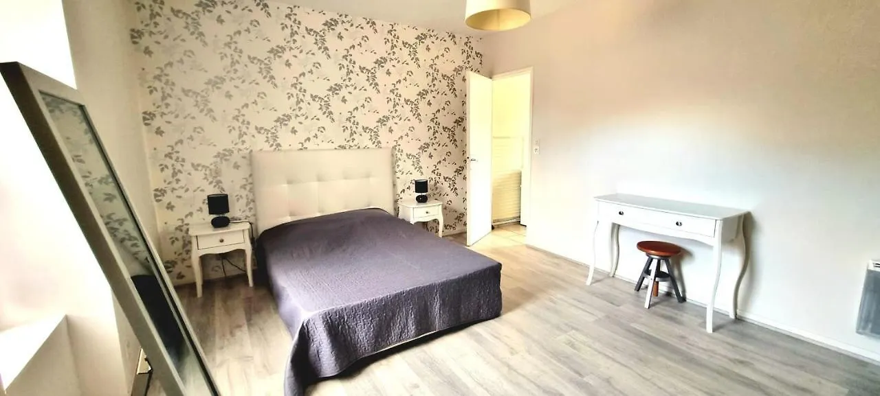 Spacious Apt Near The Sea In Saint-Malo Frankrike